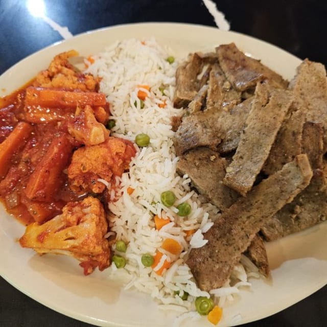 1 Meat, 2 Sides Combination Platter.